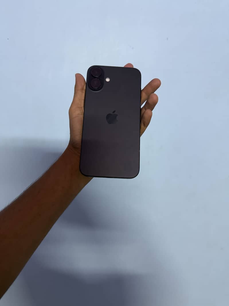 Apple iPhone 16 Plus 0