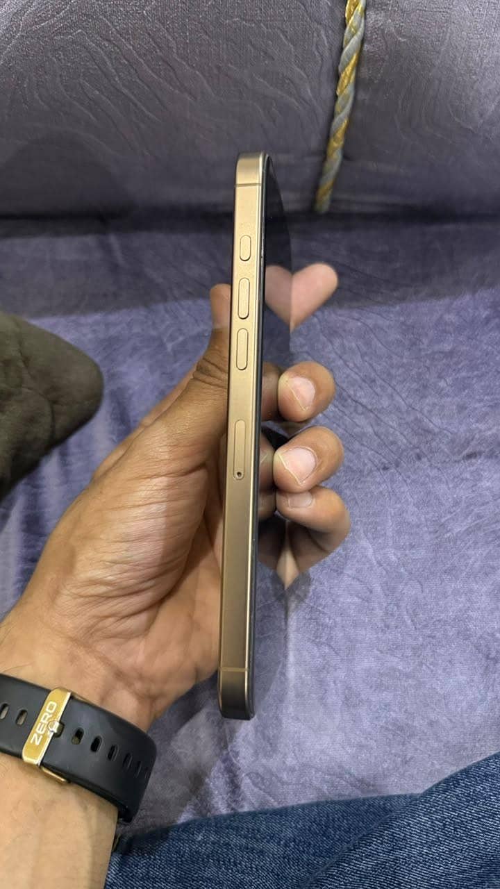 Apple iPhone 16 Pro Max 5