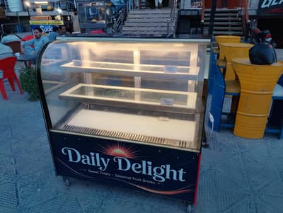 4 foot Display chiller in best condition