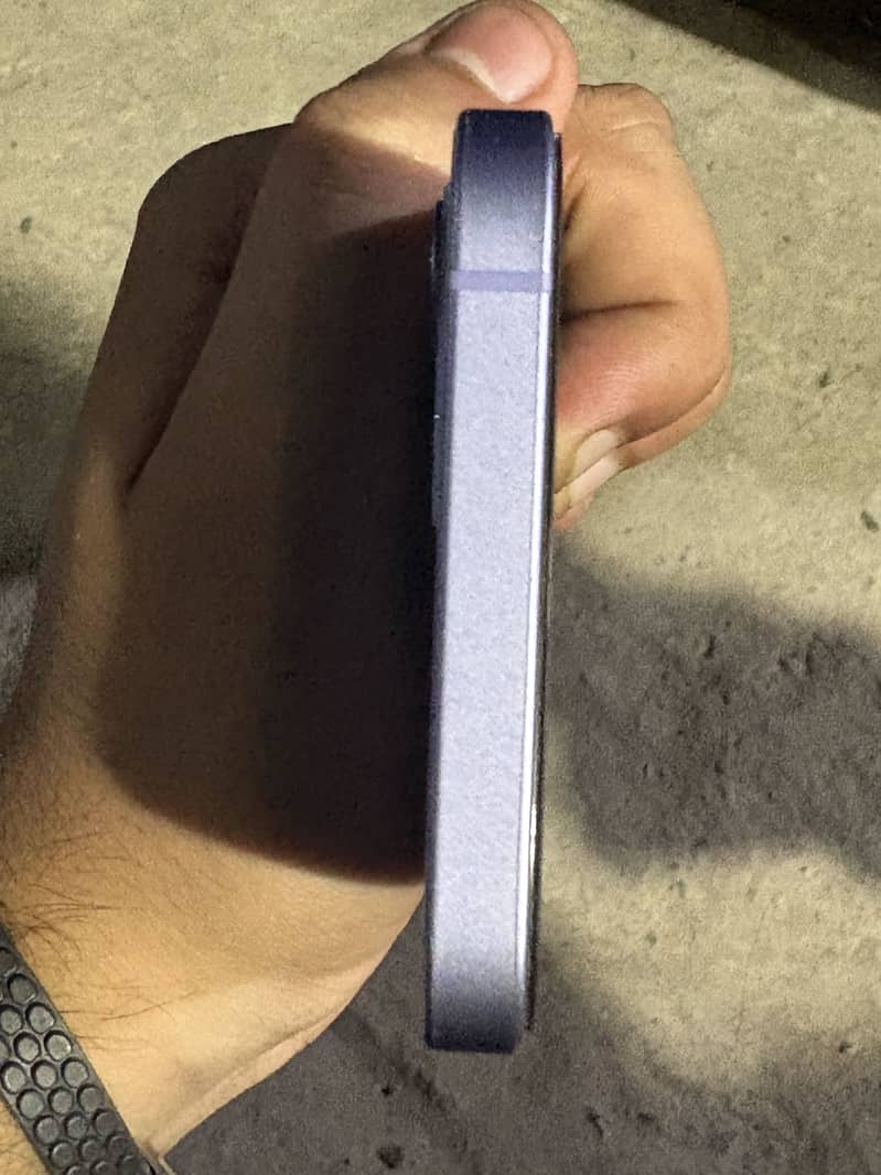 Apple iPhone 12 6