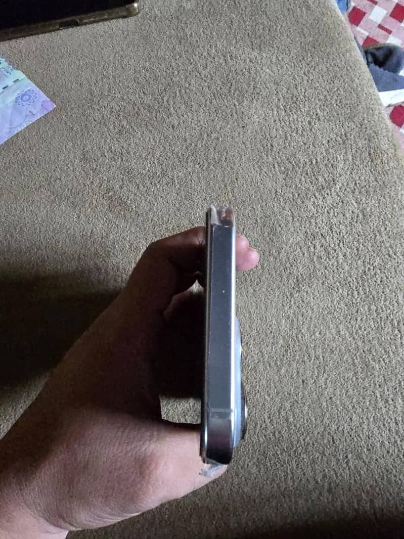 Apple iPhone 16 Pro Max 1