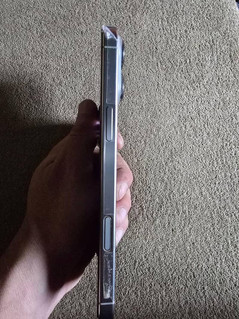 Apple iPhone 16 Pro Max 5