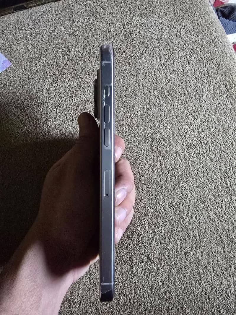 Apple iPhone 16 Pro Max 7