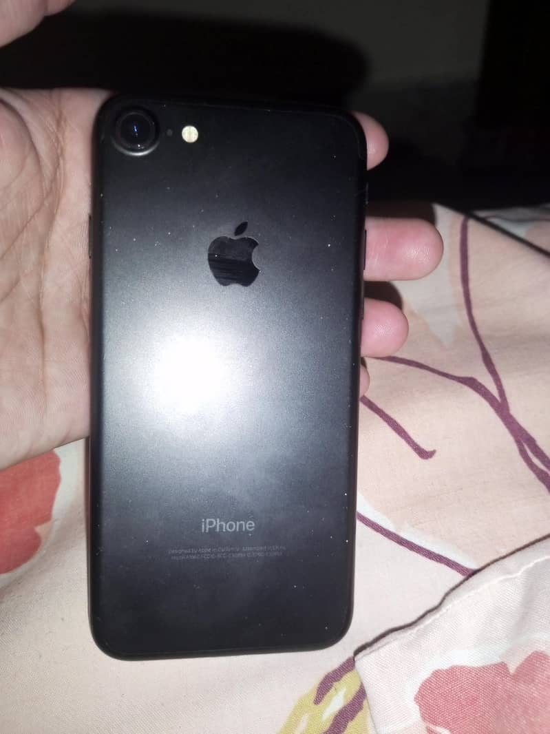 Apple iPhone 7 0
