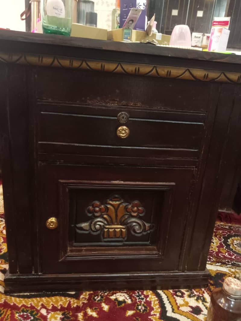 dressing table and side table 0