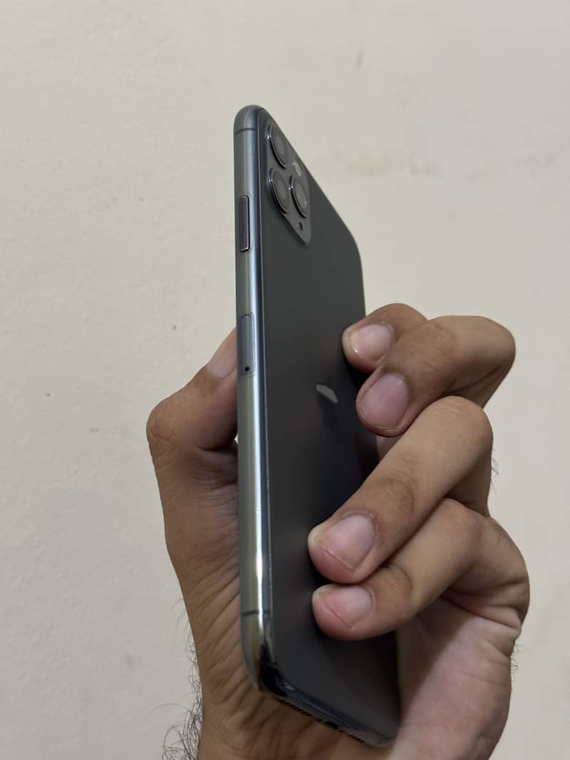 Apple iPhone 11 Pro Max 1