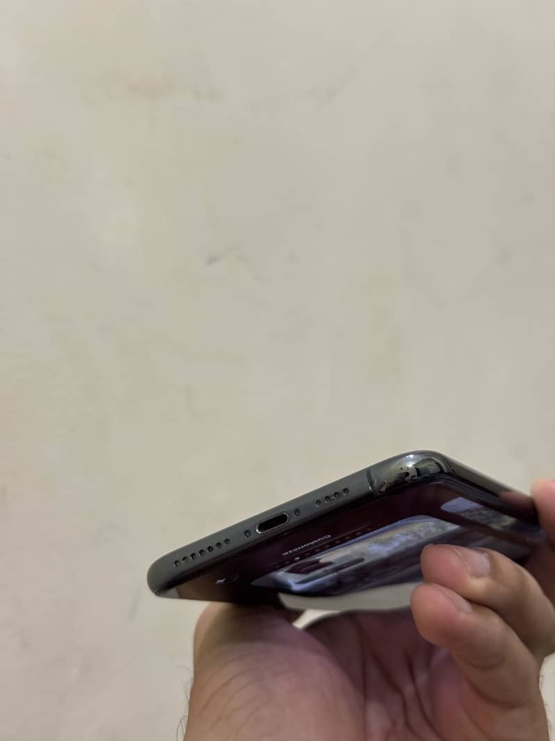 Apple iPhone 11 Pro Max 2