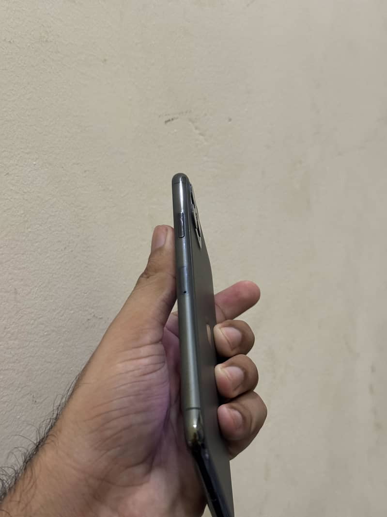 Apple iPhone 11 Pro Max 5