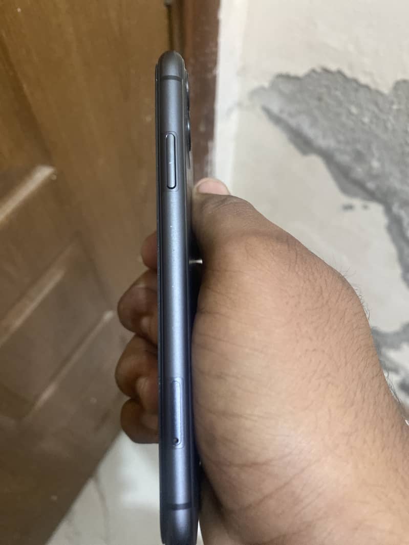 Apple iPhone 11 3