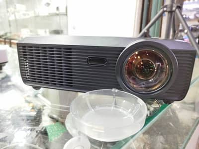 WE HAVE ALL KINDS OF PROJECTORS AVAILBLE IN DUBAI IMPORT 03152965654