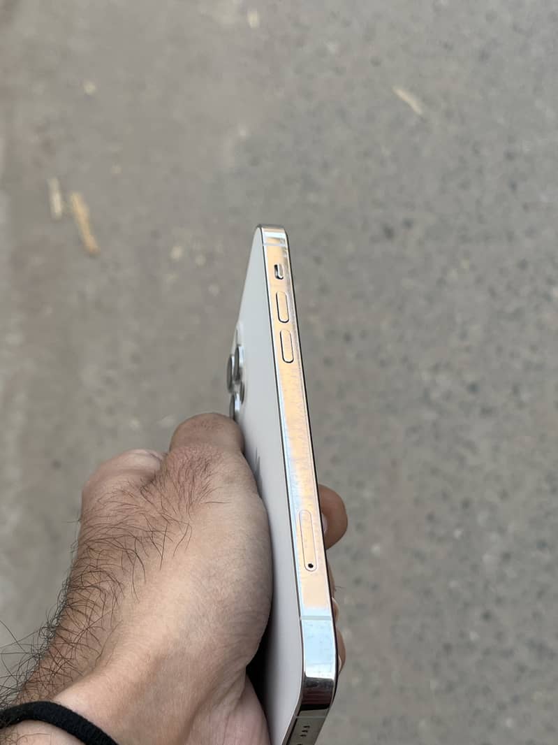 Apple iPhone 12 Pro 3