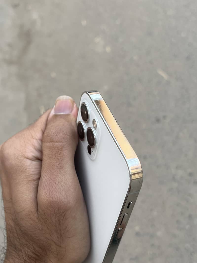 Apple iPhone 12 Pro 4