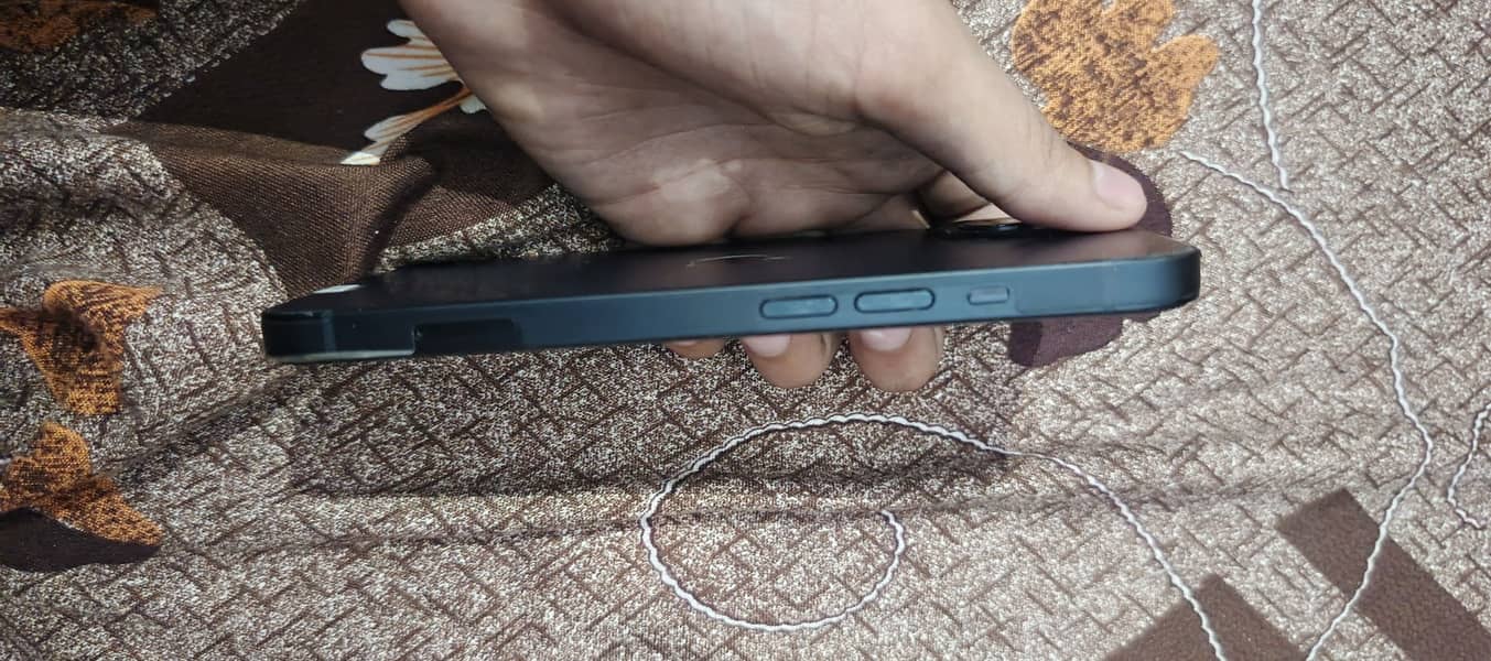 Apple iPhone 13 2