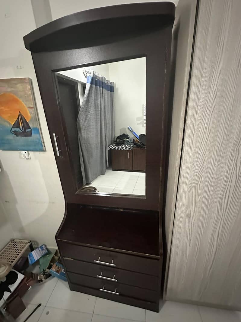 Used dressing table 2