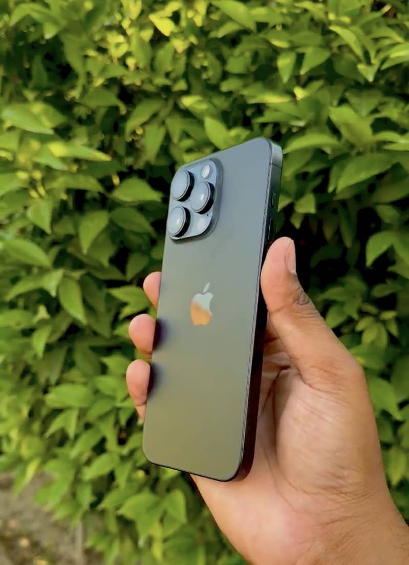 Apple iPhone 15 Pro Max 2