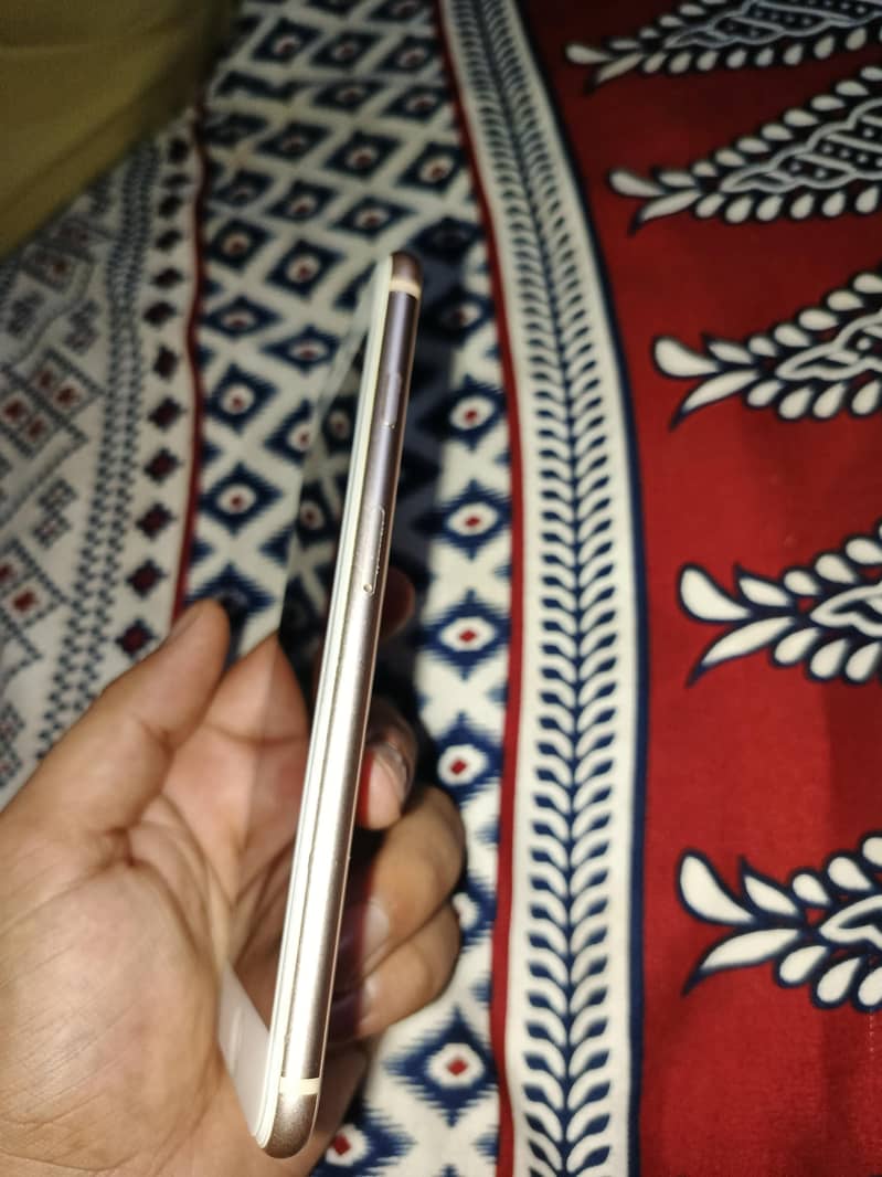 Apple iPhone 8 Plus 3