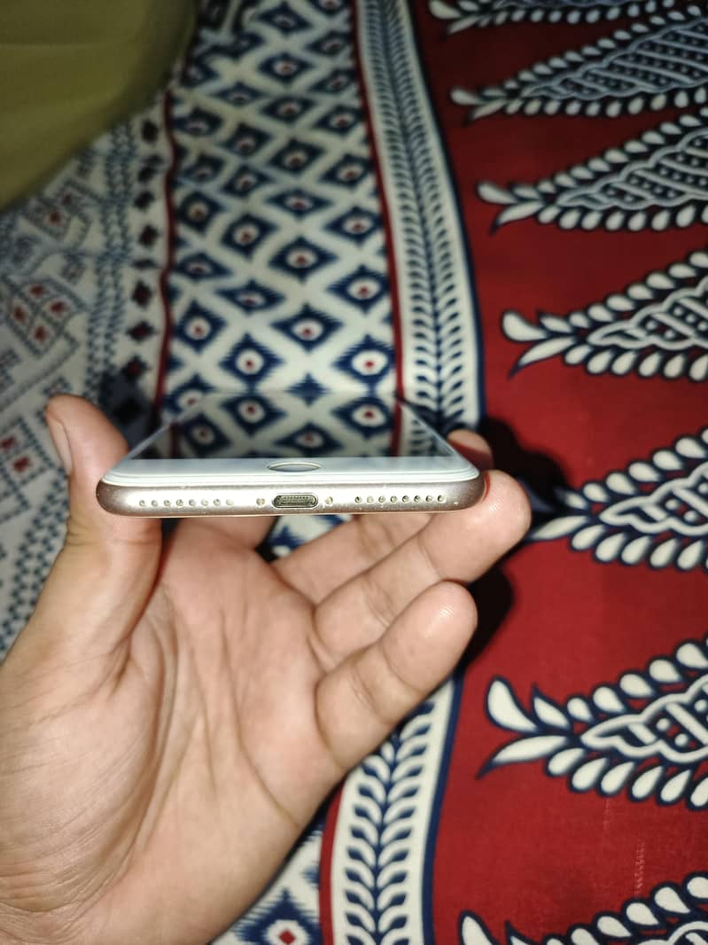 Apple iPhone 8 Plus 5