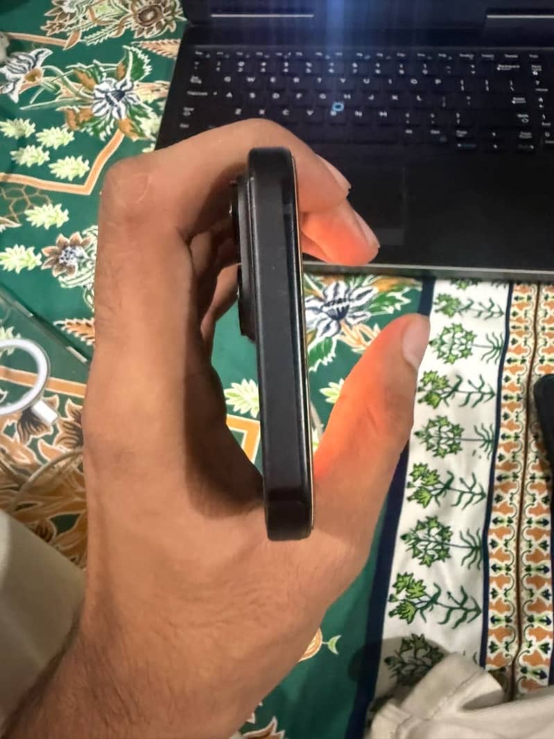 Apple iPhone 15 4