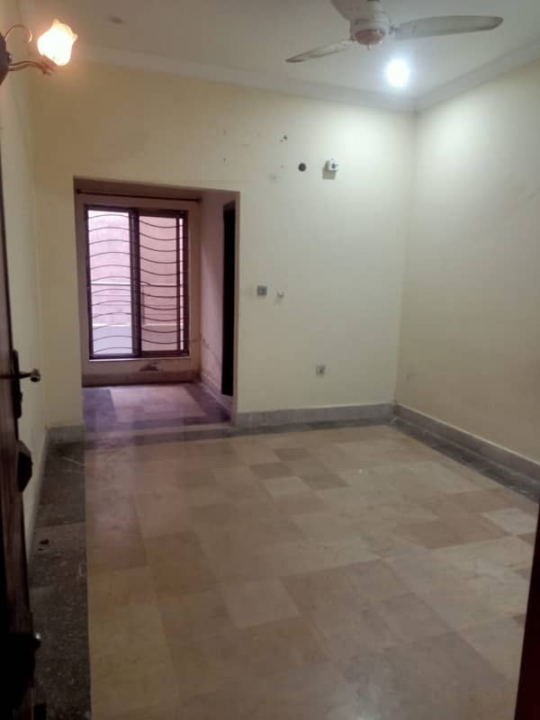 2bedrom upper portion for rent E11/2 markaz 1