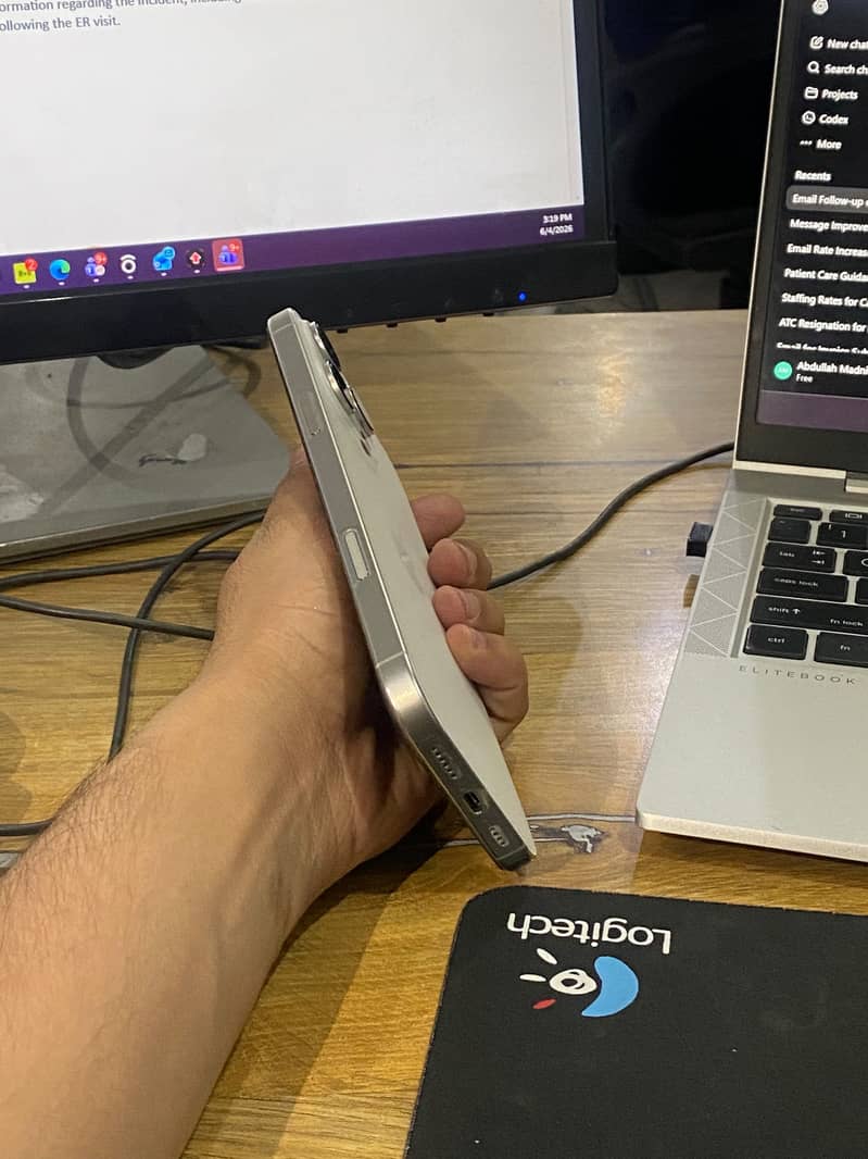 iPhone 16 Pro Max 1