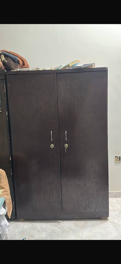 Double door wadrobe