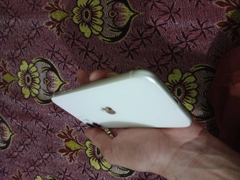 Apple iPhone 11 2