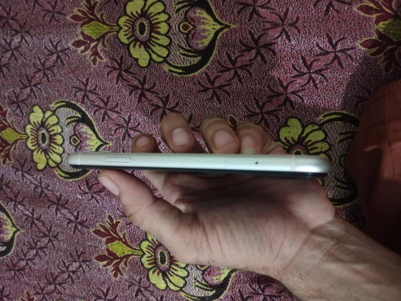 Apple iPhone 11 3