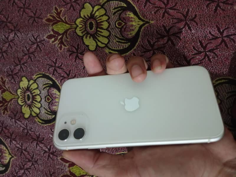 Apple iPhone 11 4