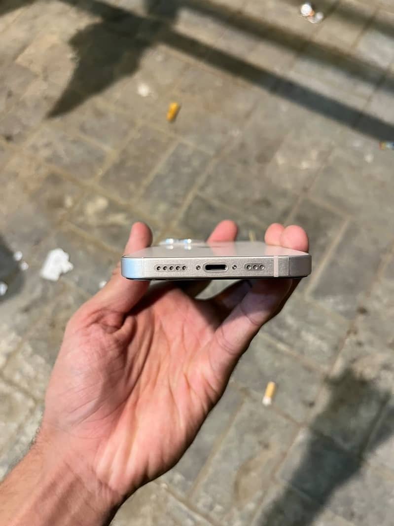 Apple iPhone 13 5
