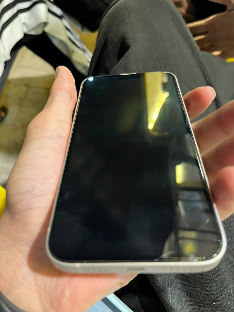 Apple iPhone 13 7