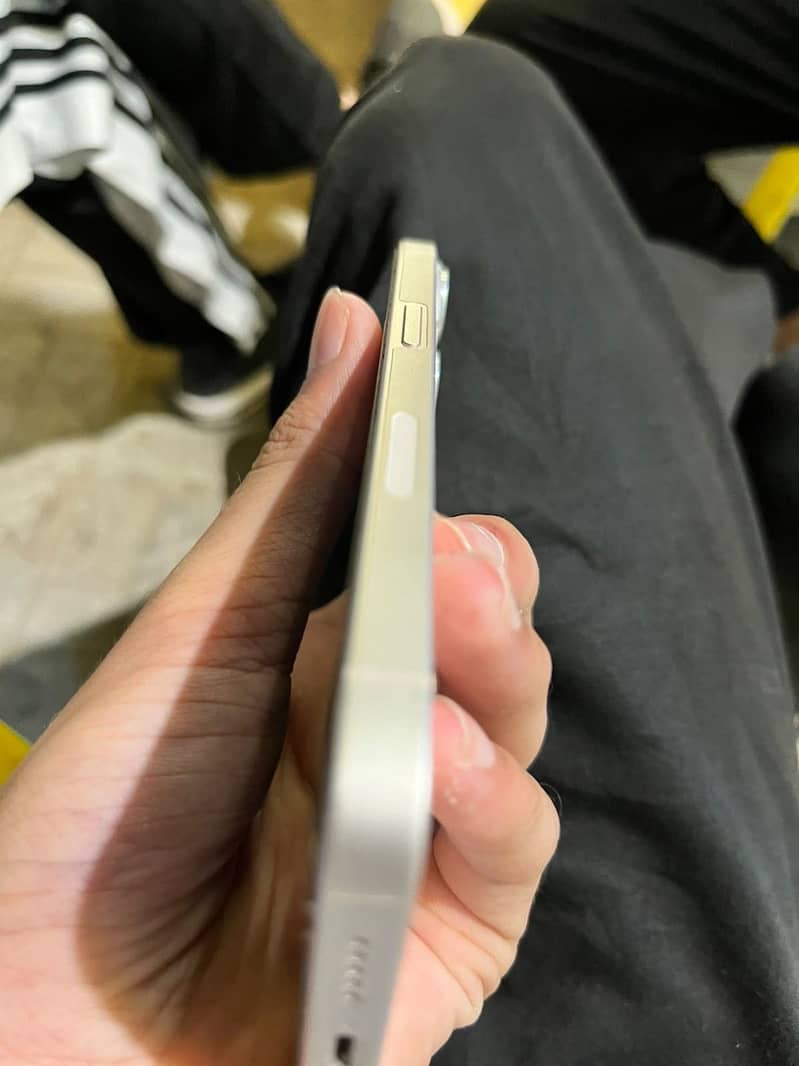 Apple iPhone 13 10