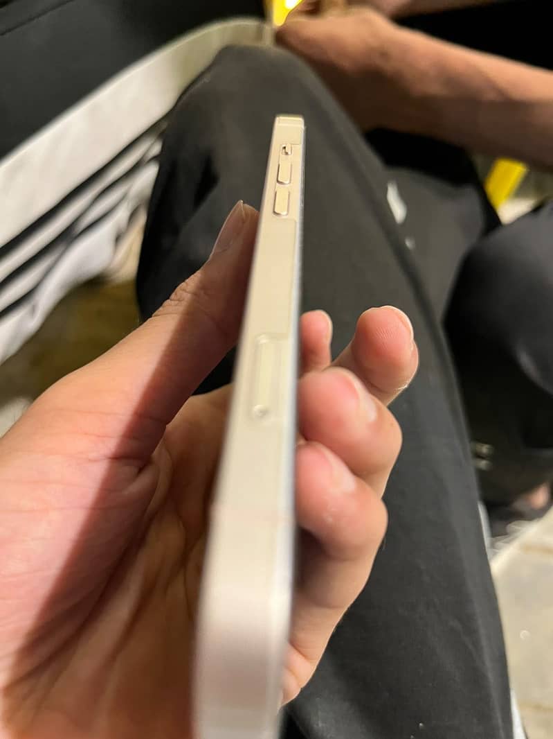 Apple iPhone 13 11