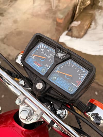 Hoda 125 brand new condition 1 month used only with nunber