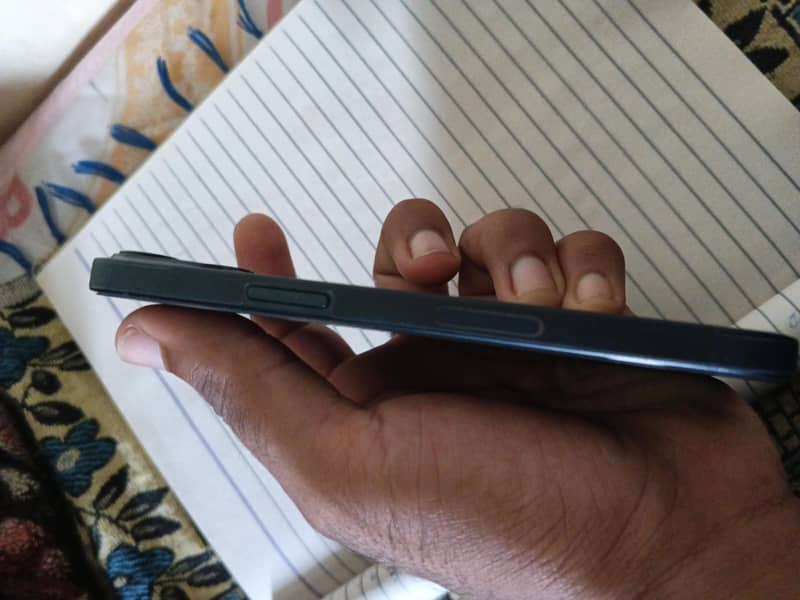 Apple iPhone 13 2