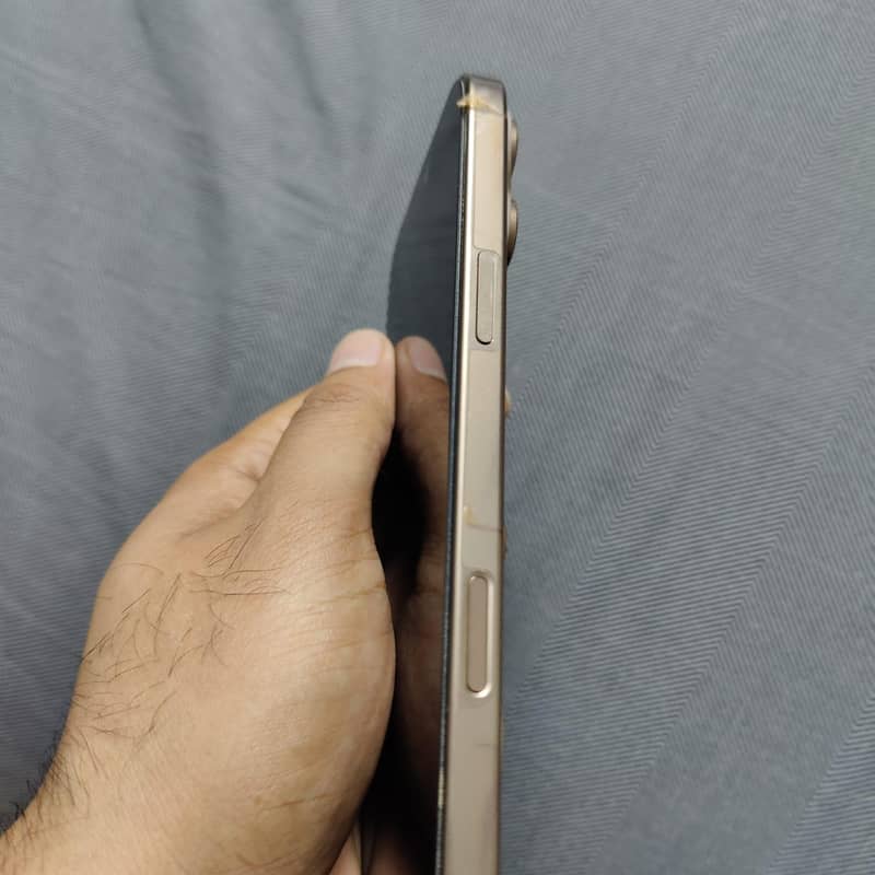 Apple iPhone 16 Pro Max 3