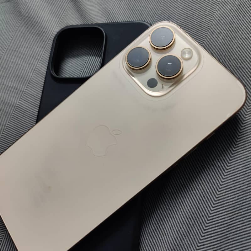 Apple iPhone 16 Pro Max 4