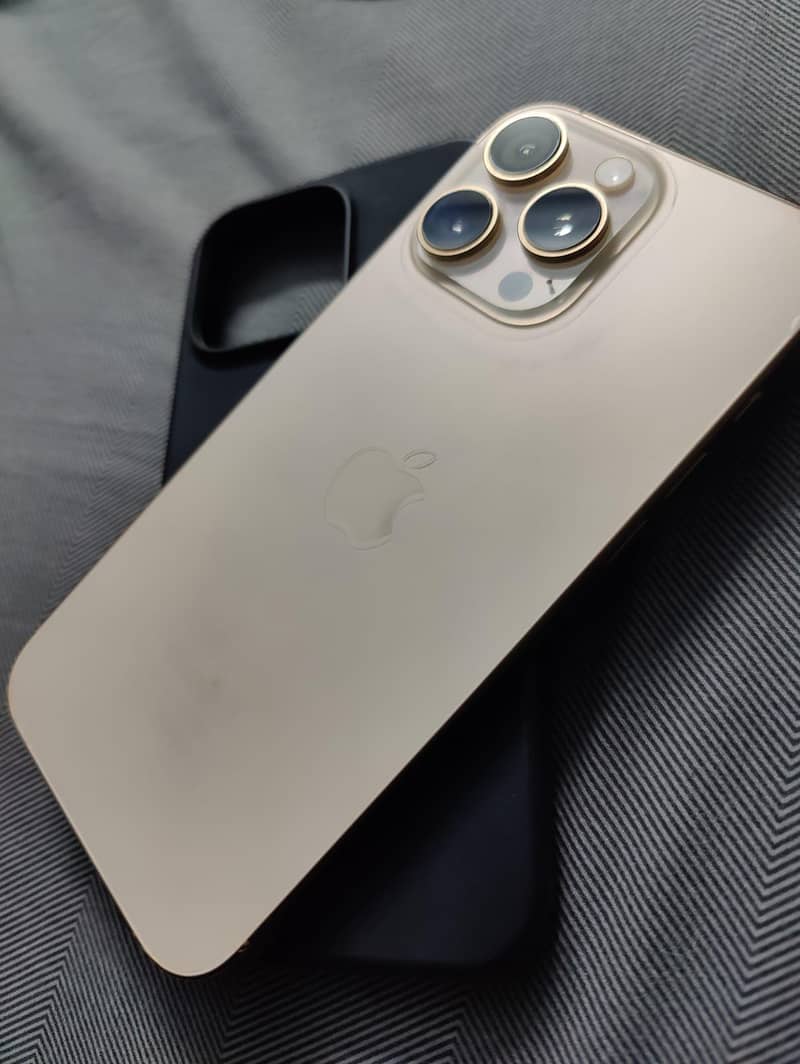 Apple iPhone 16 Pro Max 5