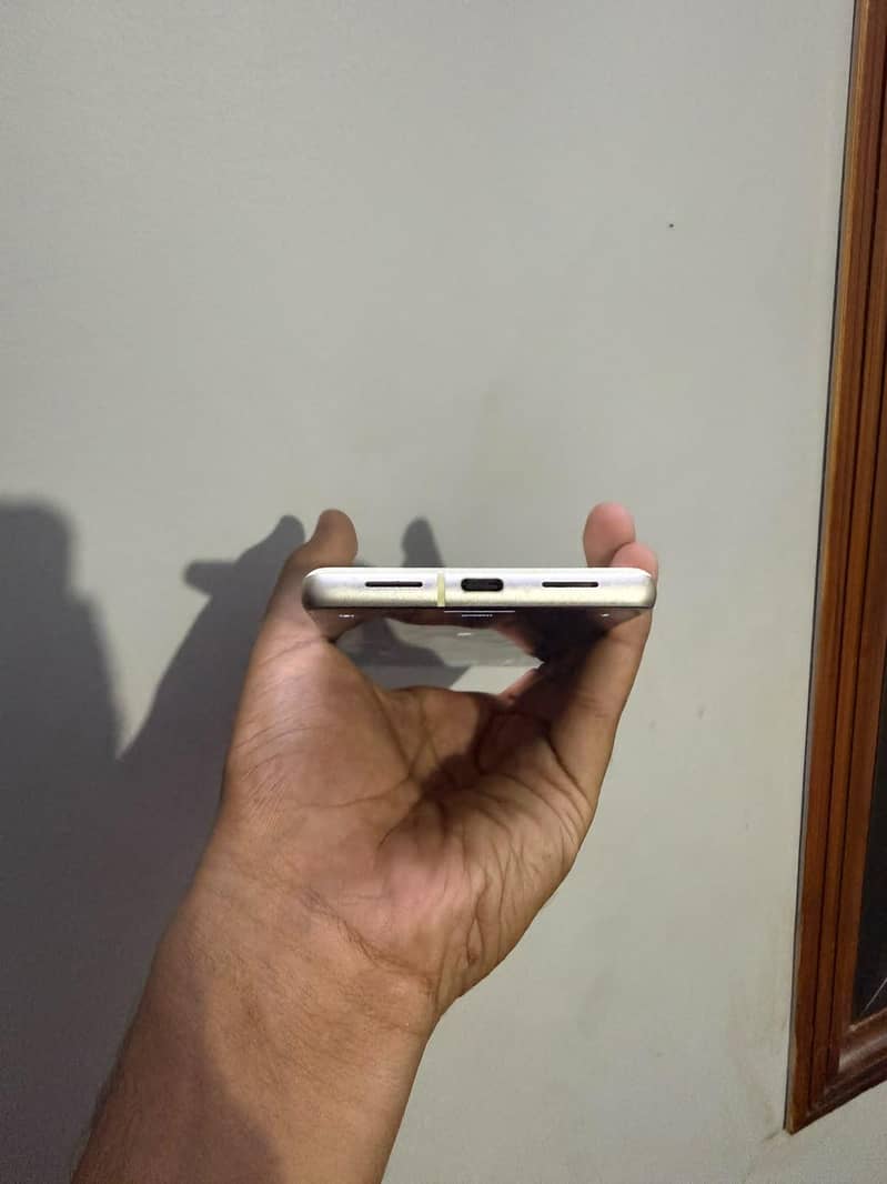 Google Pixel 7 4