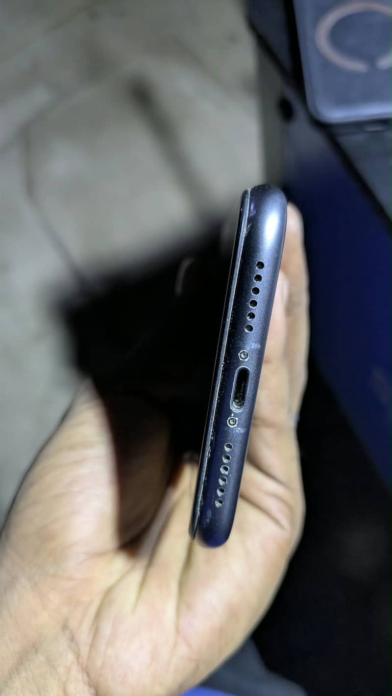 Apple iPhone 11 3