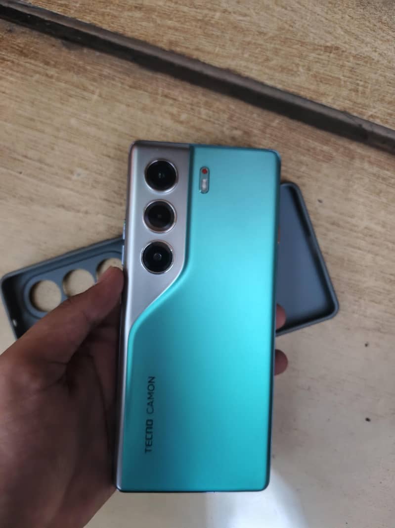 Tecno CAMON 40 Pro 0