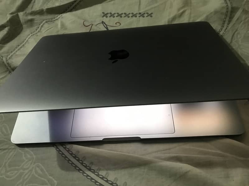 Mac book iPhone 2017 pro 1