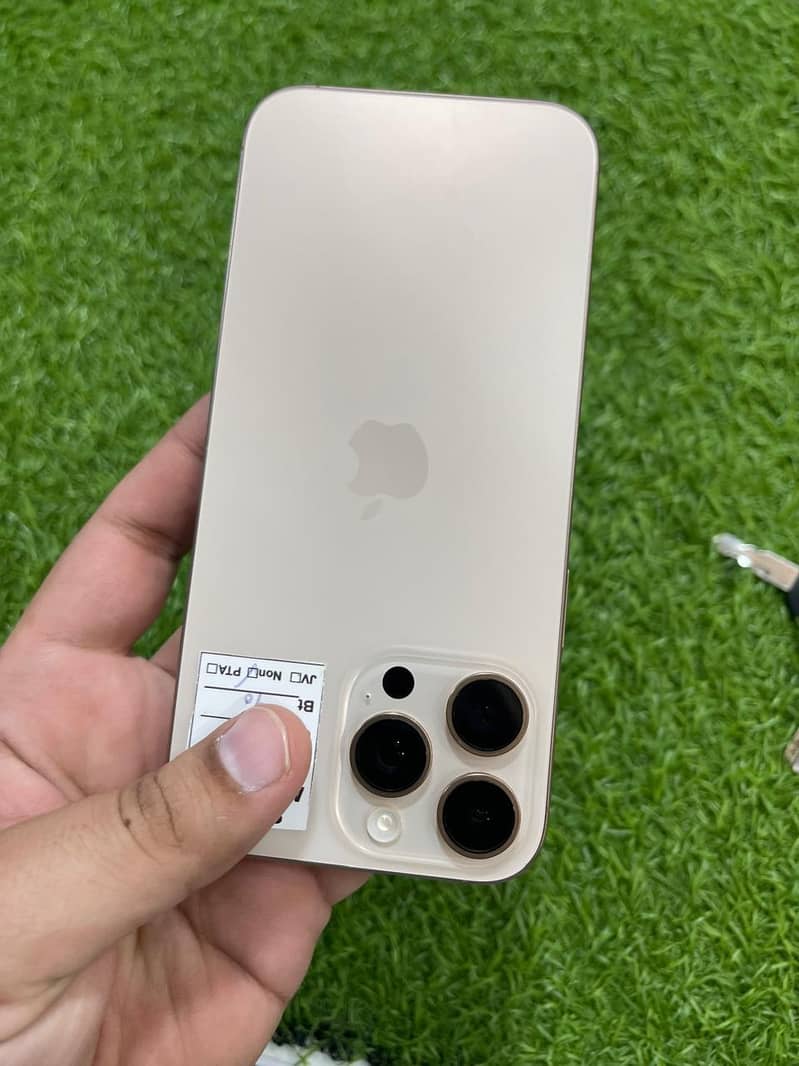 Apple iPhone 16 Pro Max 3