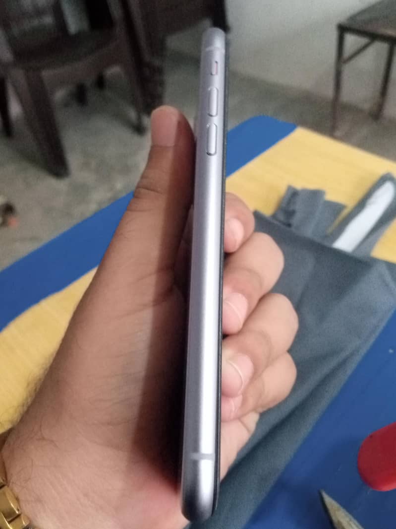 Apple iPhone 11 3