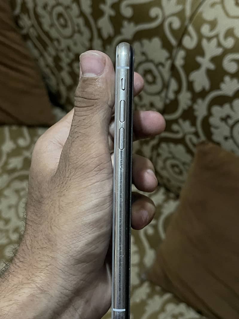 Apple iPhone X 3