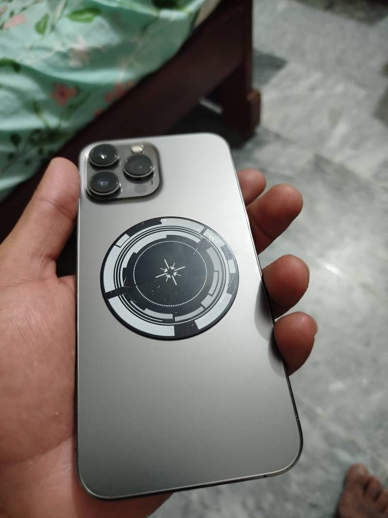 Apple iPhone 13 Pro Max 1