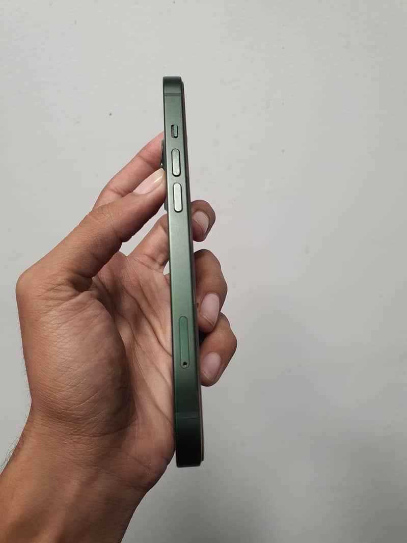 Apple iPhone 13 4
