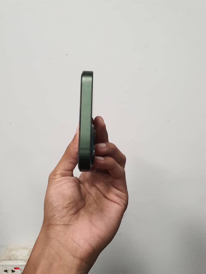 Apple iPhone 13 5
