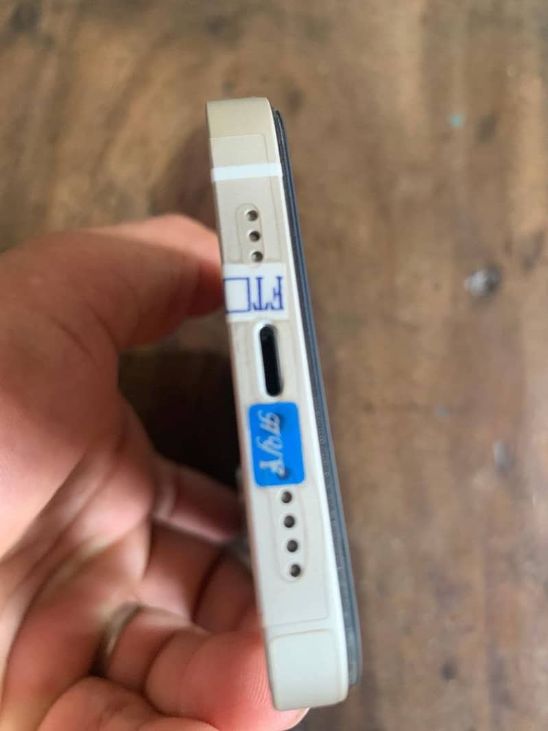 Apple iPhone 13 2