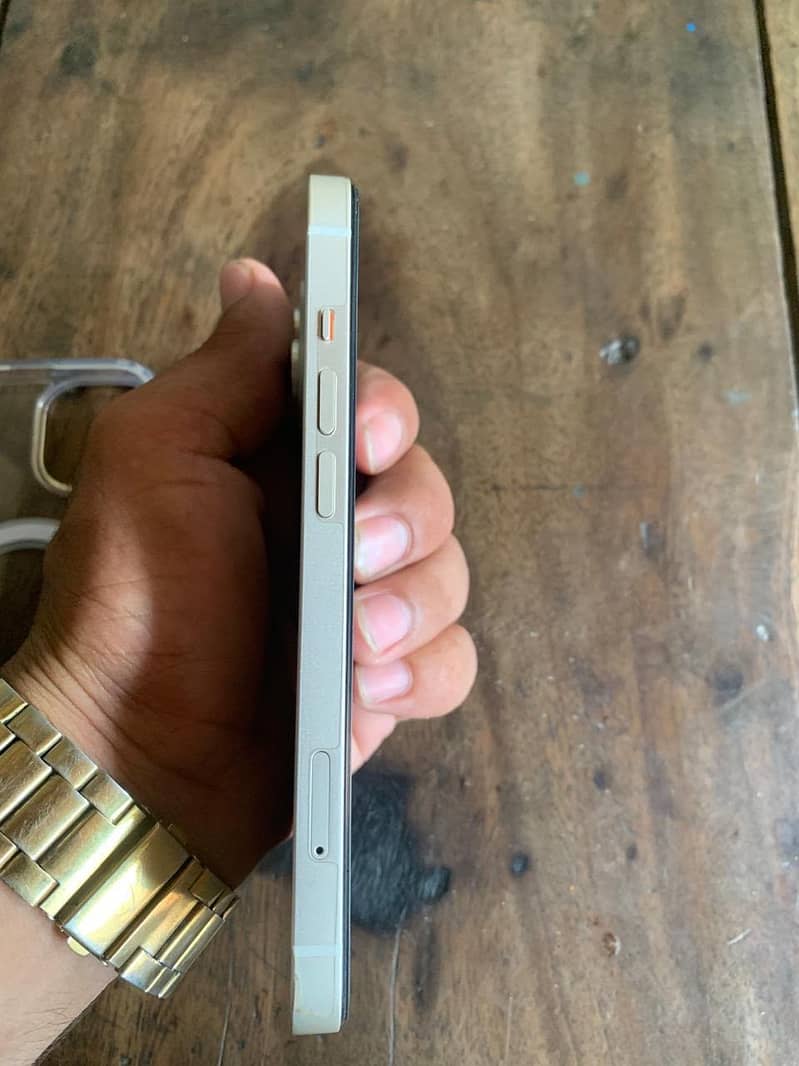Apple iPhone 13 4