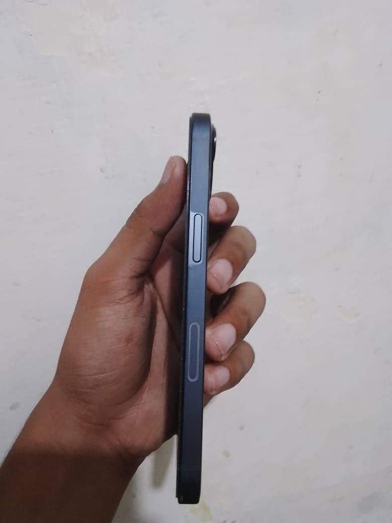 Apple iPhone 13 5